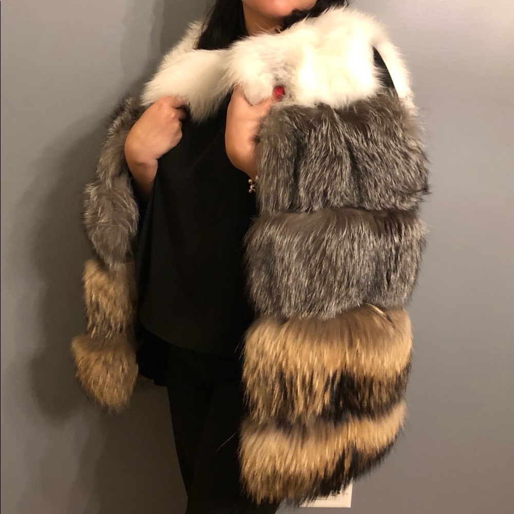Luxe fox fur vest, brand new with the tags on!